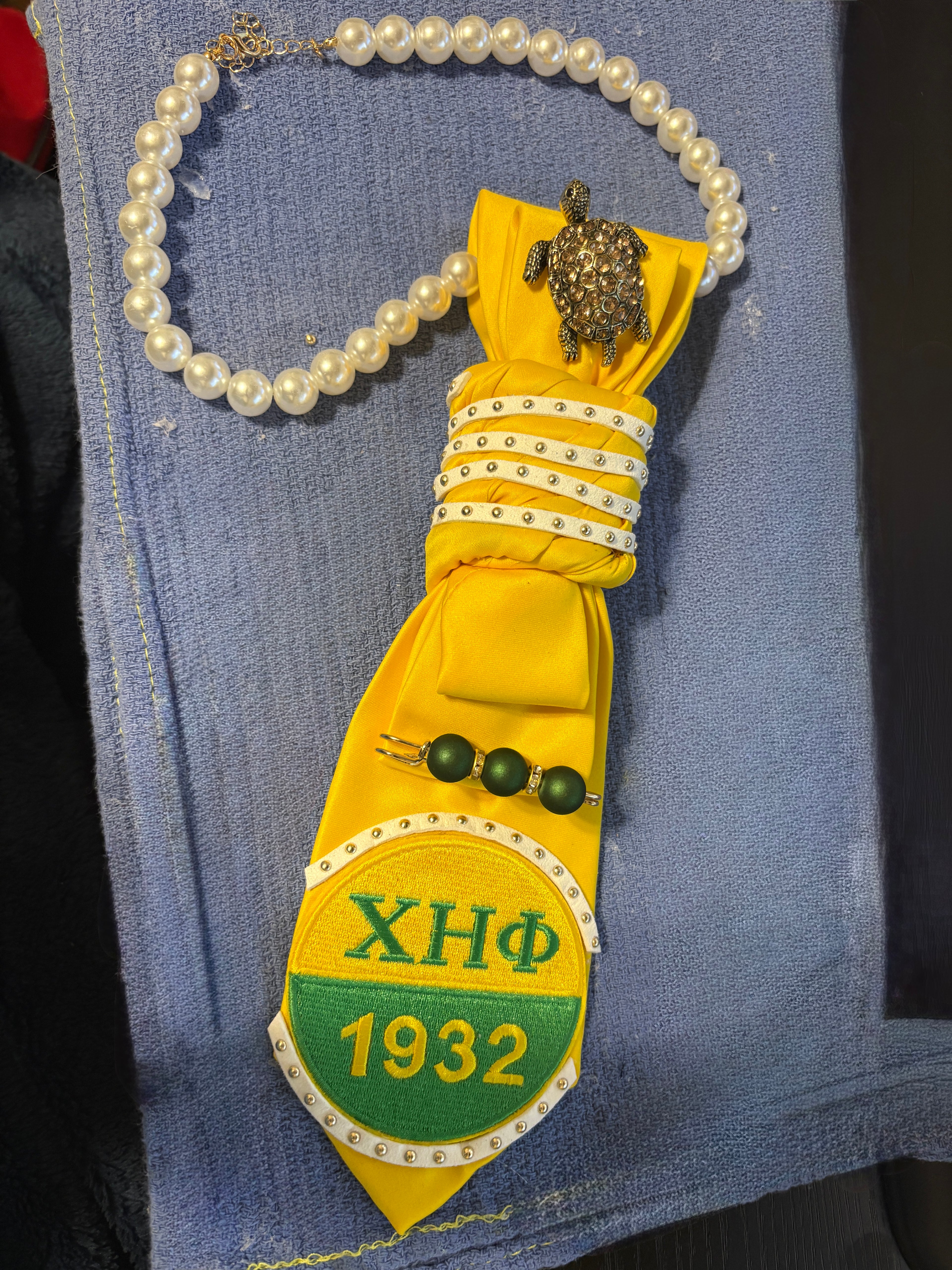 💛💚 LUXELOVE BY YOLANDA PRESENTS 💚💛

✨ Statement Sorority Necklace