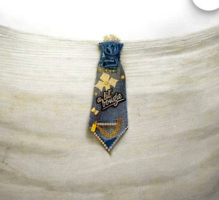 Unleash the boldness in you with picking a fashionable statement tie. Chain can be changed to your preferred style